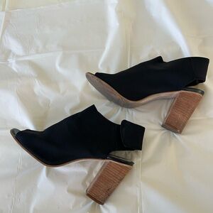 Steven By Steve Madden Black Heeled fabric ope toe shoes, size 8